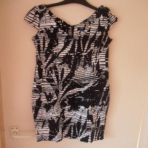 Black/White print dress