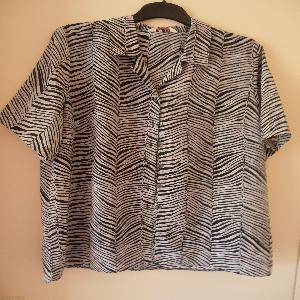 Black/White print blouse